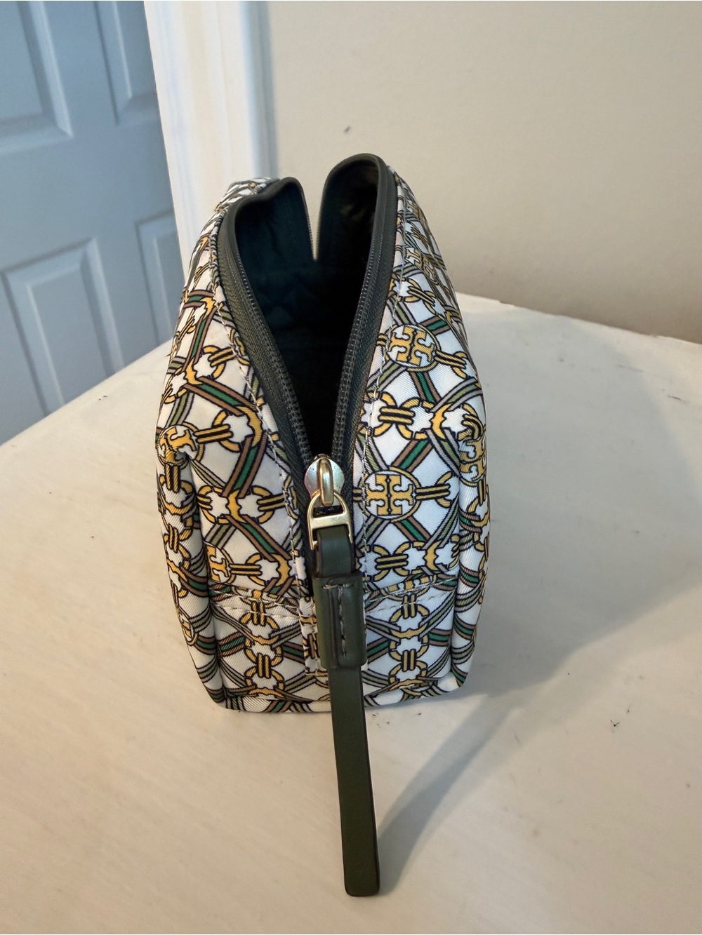 Tory Burch Green, Gold & White piper printed Cosmetic bag - Picture 3 of 6